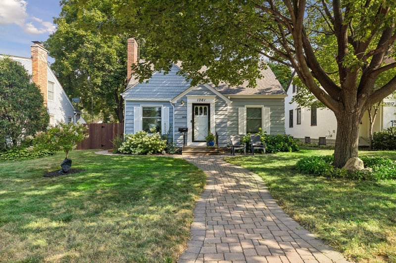 1361 Highland Pw, Saint Paul, MN 55116