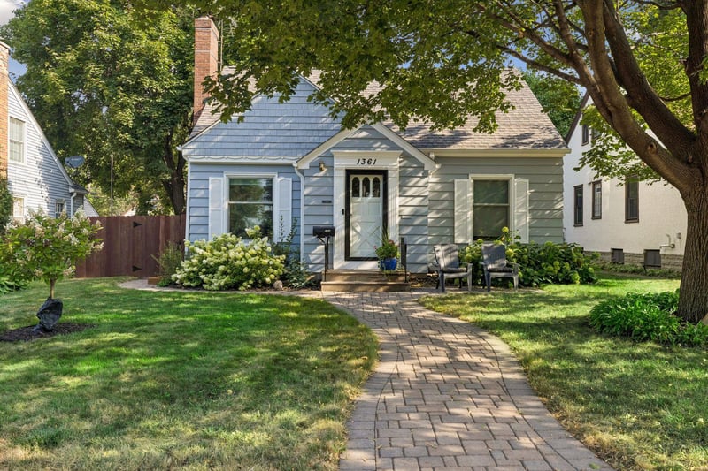 1361 Highland Pw, Saint Paul, MN 55116