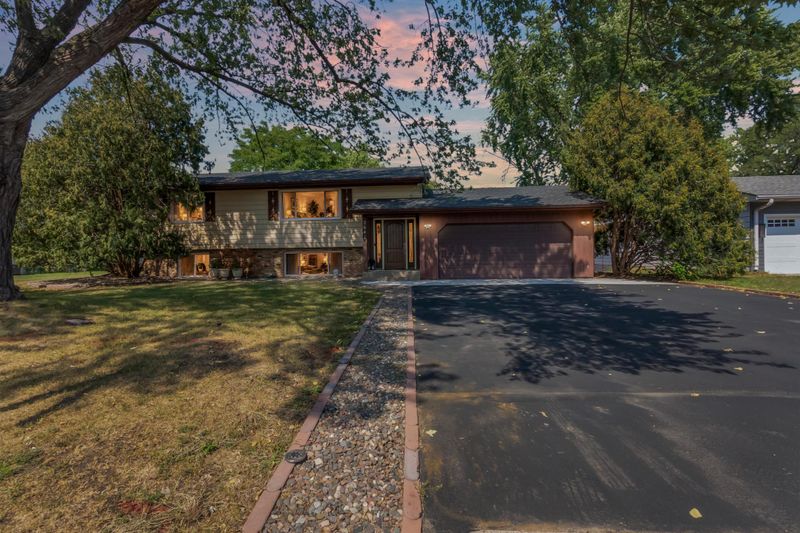 2641 Ridge Ln, Mounds View, MN 55112