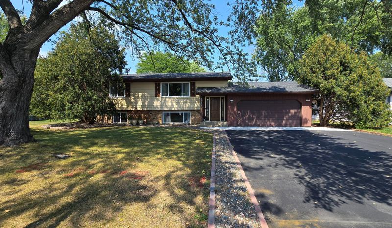 2641 Ridge Ln, Mounds View, MN 55112