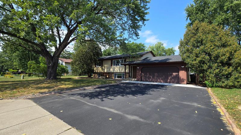 2641 Ridge Ln, Mounds View, MN 55112