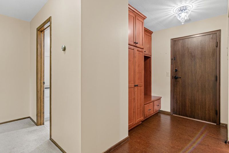4380 Brookside Ct #213, Edina, MN 55436