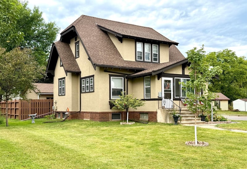 19 1st Ave NE, Fairfax, MN 55332