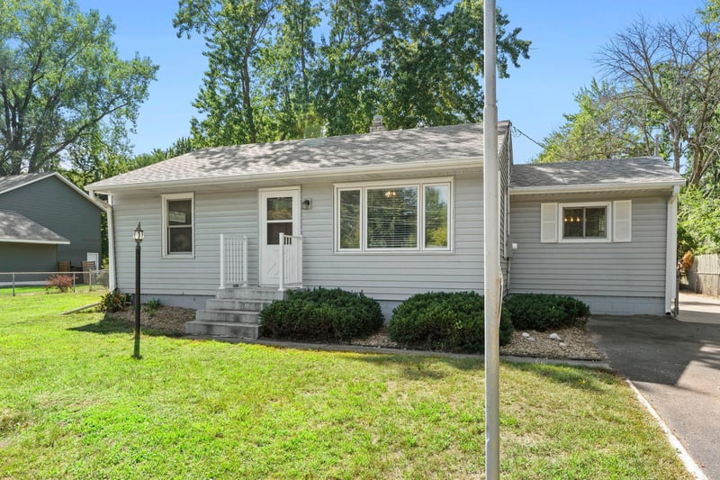 5911 Hodgson Rd, Shoreview, MN 55126