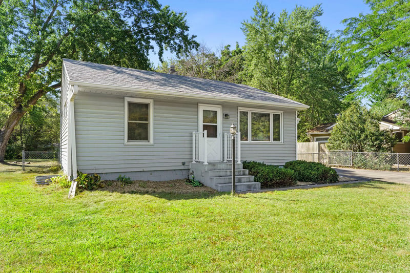 5911 Hodgson Rd, Shoreview, MN 55126