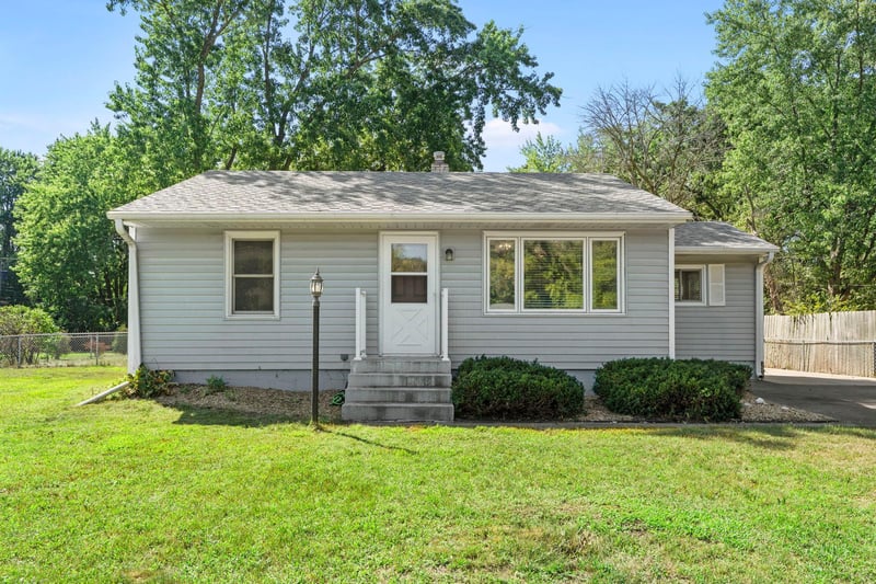 5911 Hodgson Rd, Shoreview, MN 55126