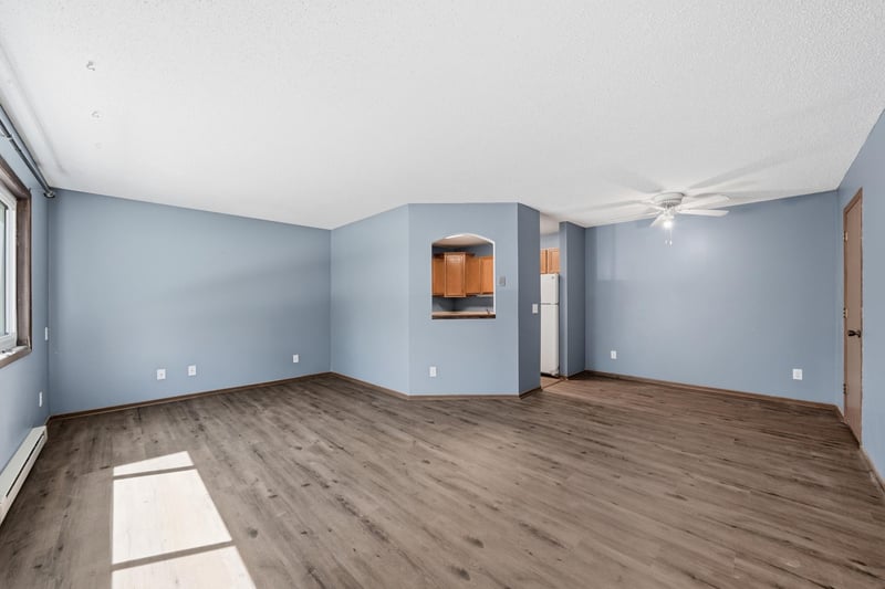 14 E 13th St, Waconia, MN 55387
