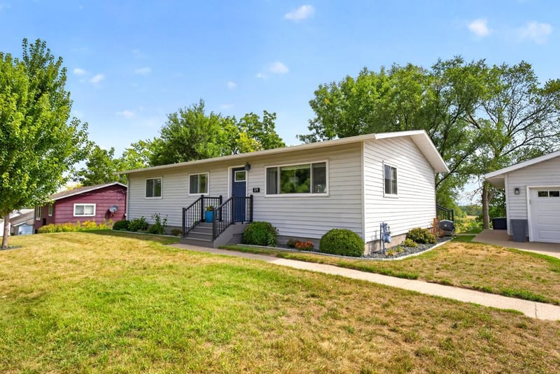 171 Hillwood Dr, Lake City, MN 55041