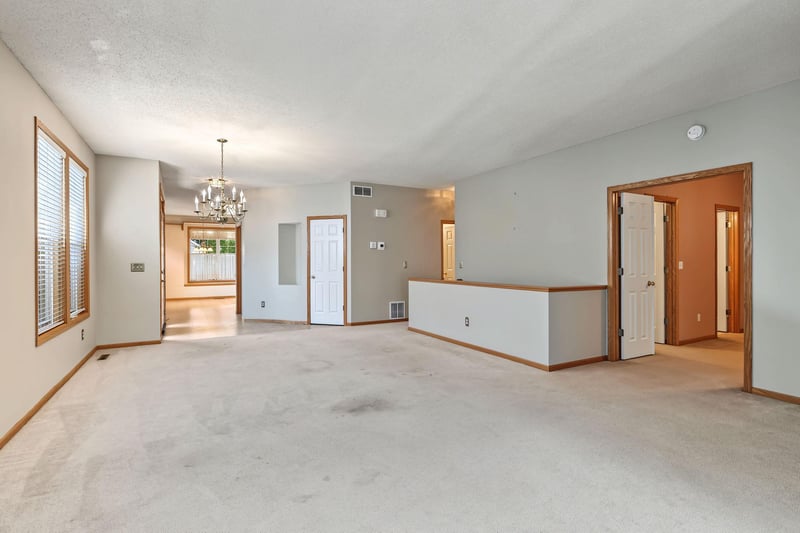 433 Meadowood Ln, Burnsville, MN 55337