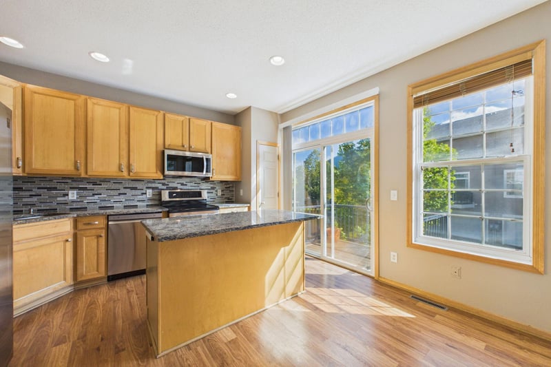 1421 Coneflower Ln, Shakopee, MN 55379
