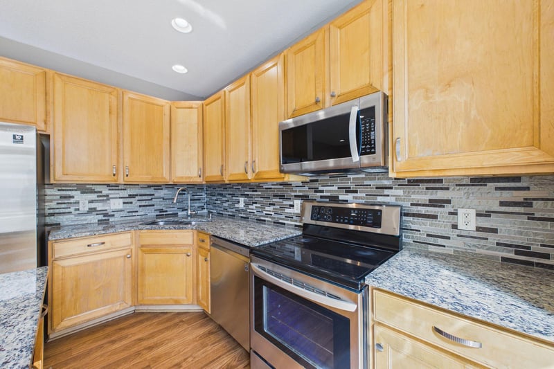1421 Coneflower Ln, Shakopee, MN 55379