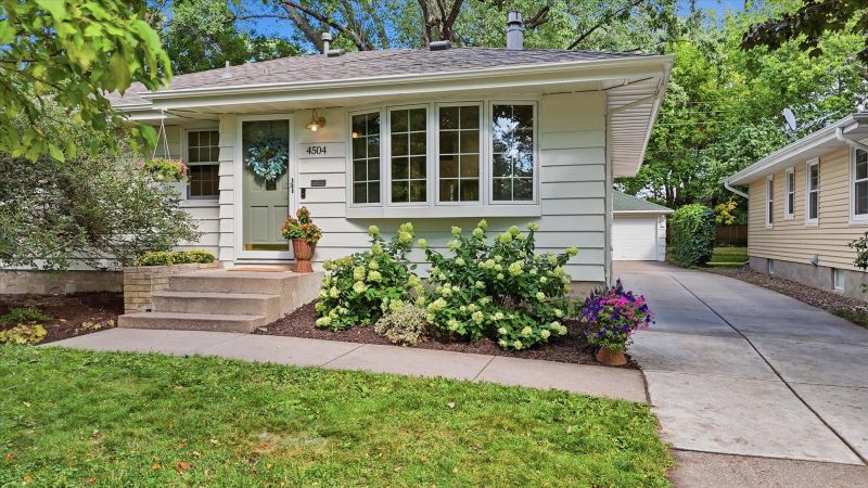 4504 Halifax Ave N, Robbinsdale, MN 55422