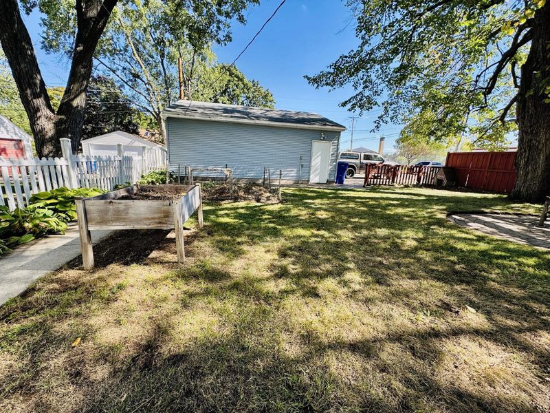 1444 Saint Albans St N, Saint Paul, MN 55117