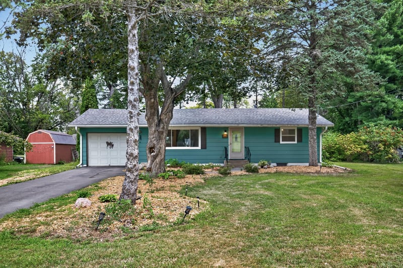 13282 Andrews Ave, Lindstrom, MN 55045