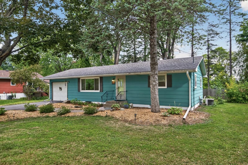 13282 Andrews Ave, Lindstrom, MN 55045