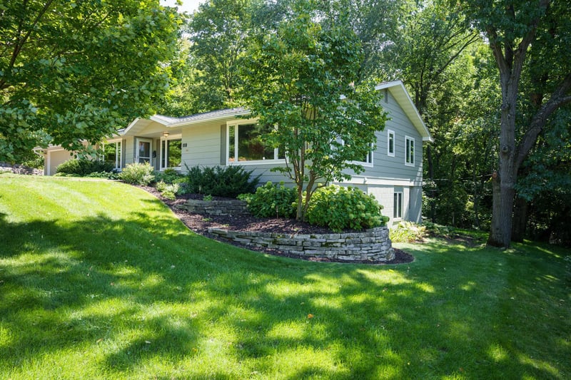 111 W Colvill St, Cannon Falls, MN 55009