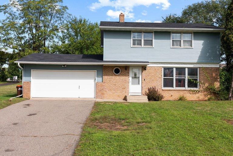 395 Kingston Ave, Maplewood, MN 55117