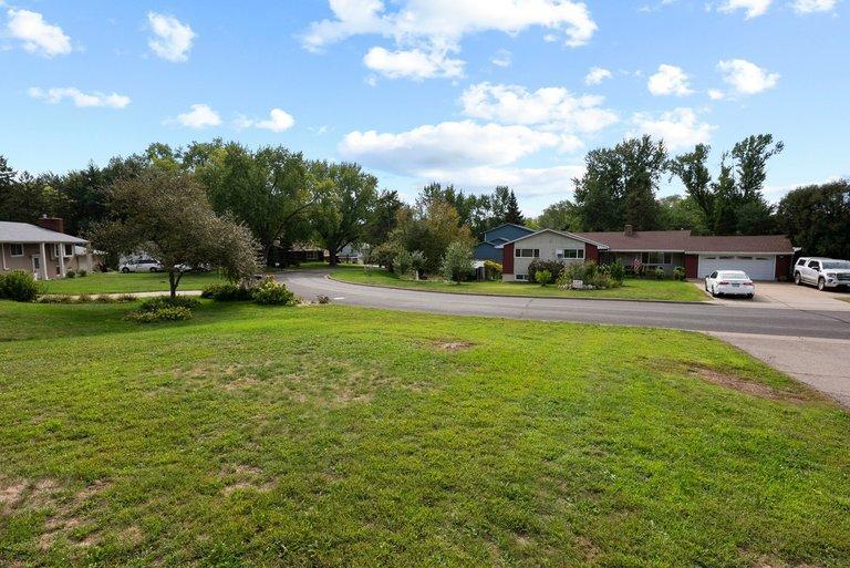 395 Kingston Ave, Maplewood, MN 55117