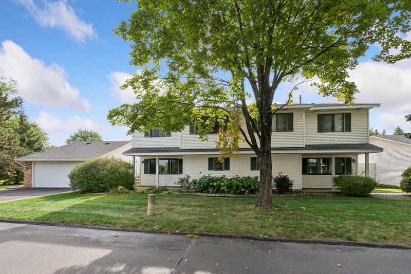 7723 157th St W, Apple Valley, MN 55124