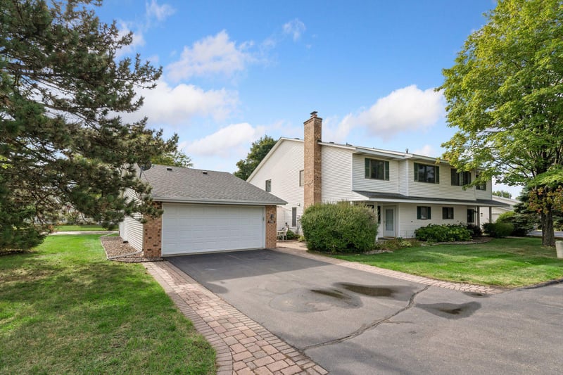 7723 157th St W, Apple Valley, MN 55124