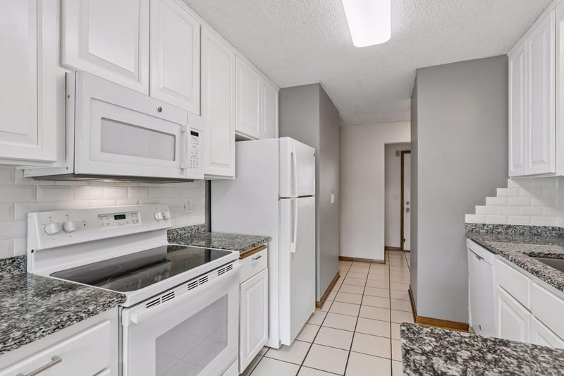 8605 Maplebrook Pw N, Brooklyn Park, MN 55445