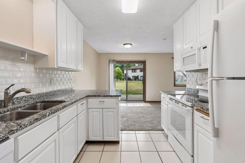 8605 Maplebrook Pw N, Brooklyn Park, MN 55445
