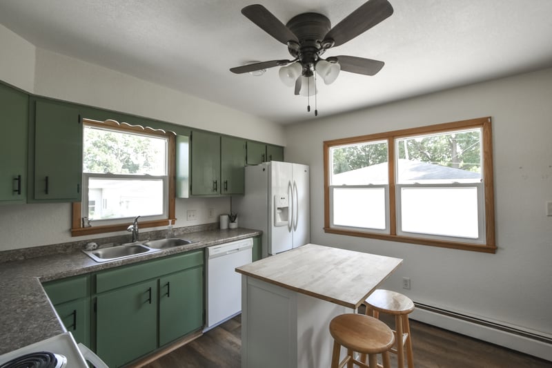567 W 5th St, Zumbrota, MN 55992