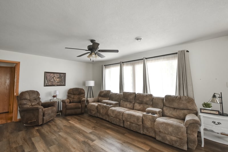 567 W 5th St, Zumbrota, MN 55992