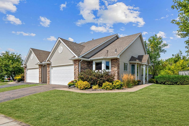 1067 Westcliff Curve, Shoreview, MN 55126