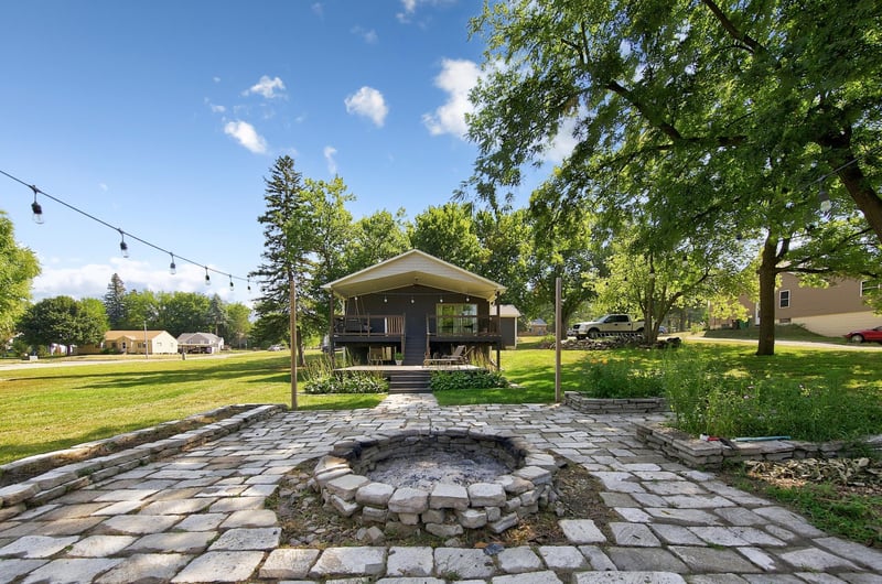 1052 Miller Ave, Windom, MN 56101