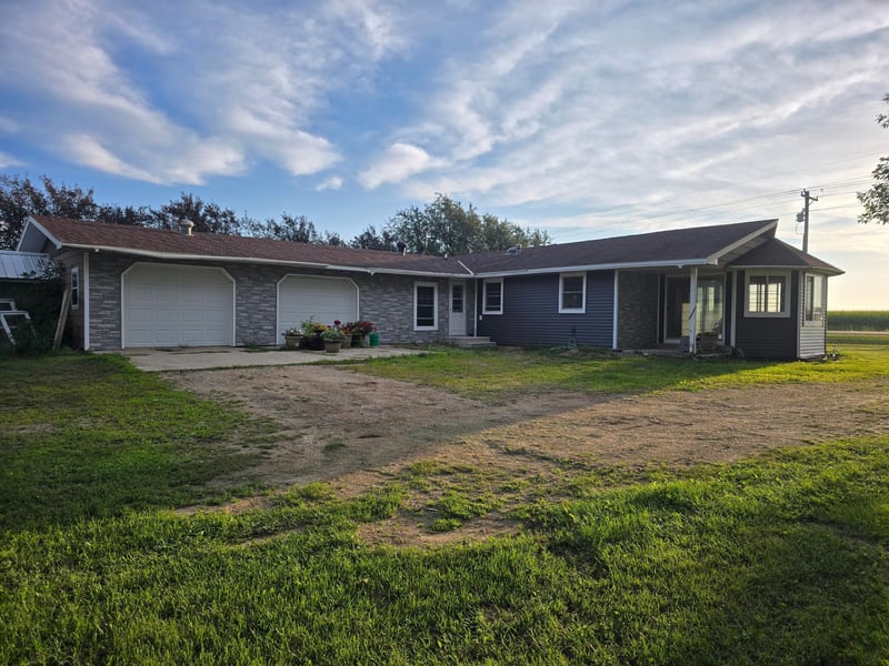 1011 90th Ave, Pipestone, MN 56164