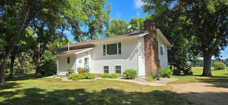 30977 350th St, Redwood Falls, MN 56283