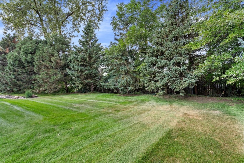 339 Summer Pl E, Maplewood, MN 55117