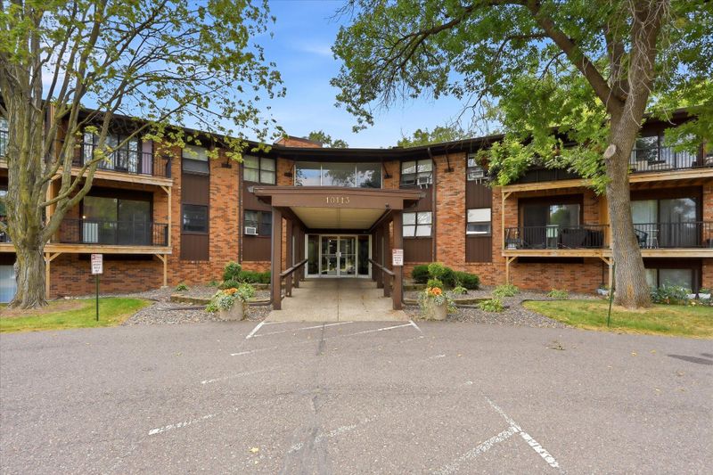 10113 W 34th St #216, Minnetonka, MN 55305