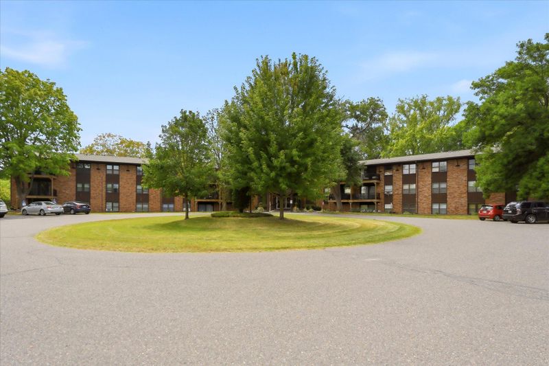 10113 W 34th St #216, Minnetonka, MN 55305