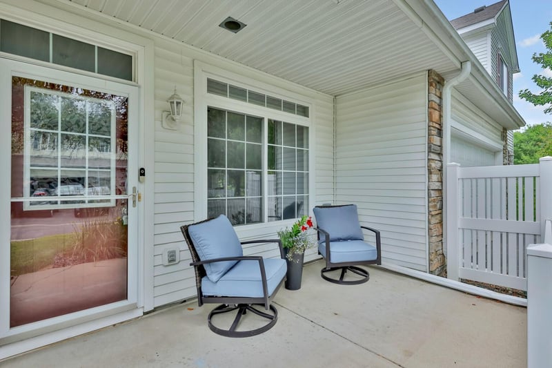750 Maple Hills Dr #B, Maplewood, MN 55117