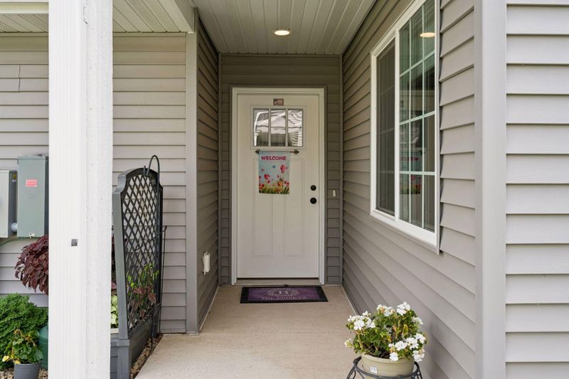 323 Geneva Ln, Maple Lake, MN 55358