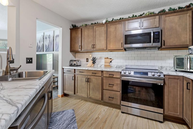 2636 101st Ln N, Brooklyn Park, MN 55444