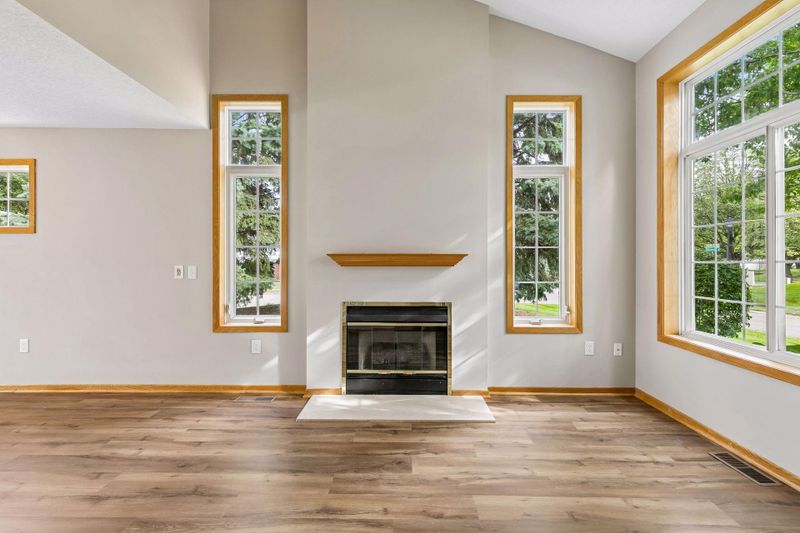 15329 Greenhaven Ln #101, Burnsville, MN 55306