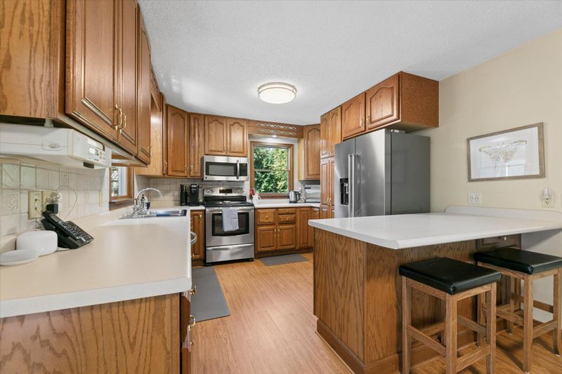 6650 Maple Dr, Rockford, MN 55373