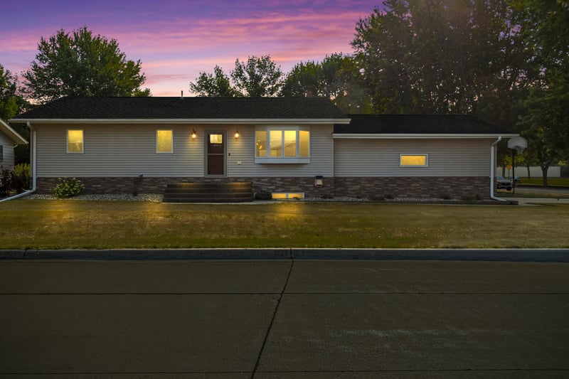 201 12th Ave NW, Pipestone, MN 56164