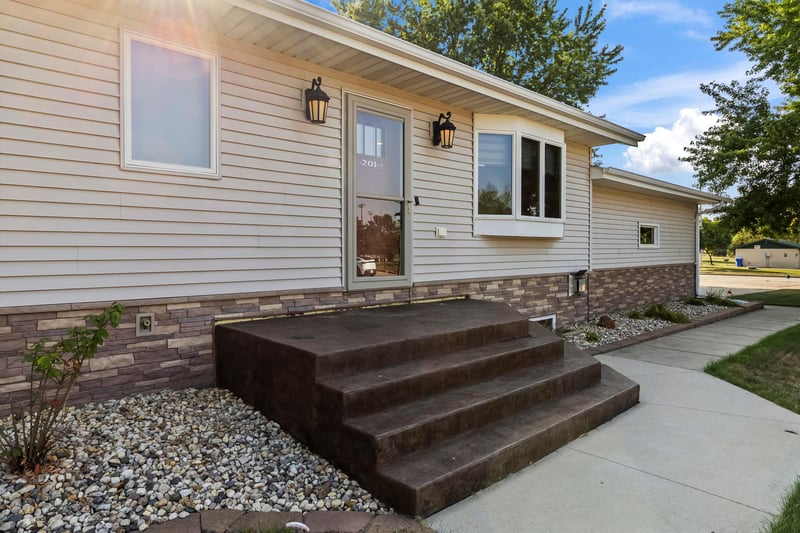 201 12th Ave NW, Pipestone, MN 56164