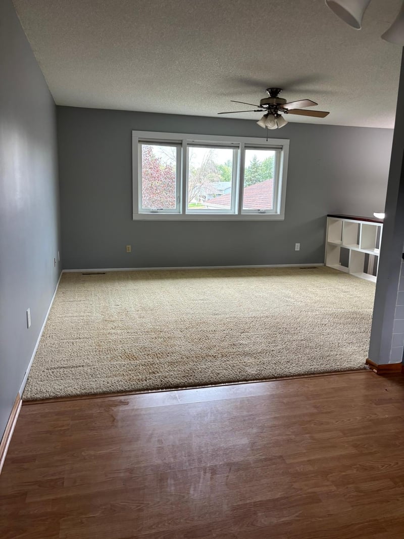 7101 Upper 17th St N, Oakdale, MN 55128