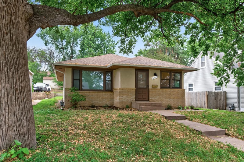 5037 4th St NE, Columbia Heights, MN 55421
