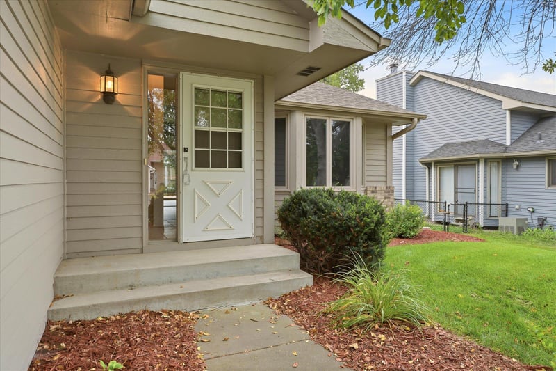 9225 Queens Gardens, Brooklyn Park, MN 55443
