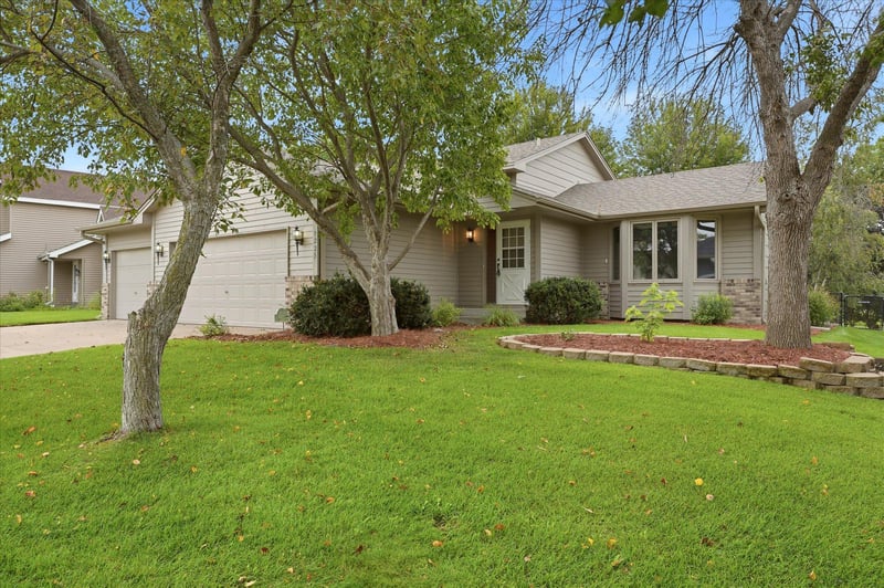 9225 Queens Gardens, Brooklyn Park, MN 55443