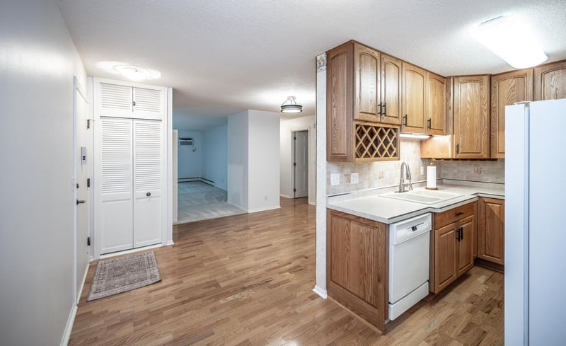 135 Viking Dr E #102, Little Canada, MN 55117