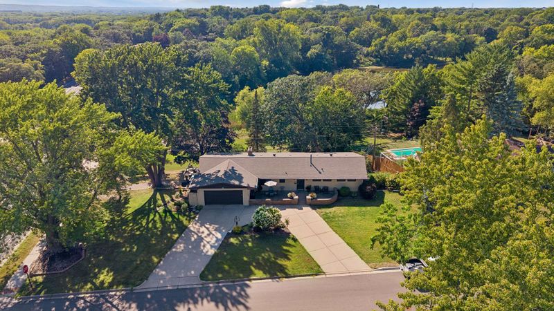 4501 Terracewood Dr, Bloomington, MN 55437