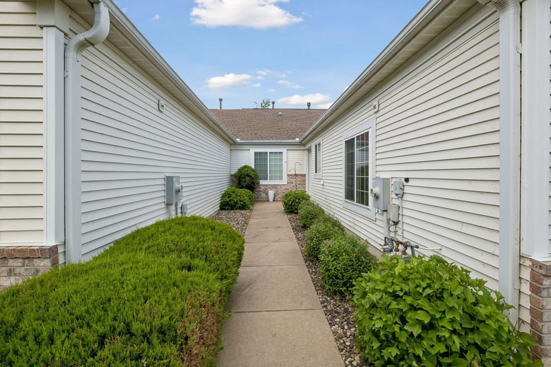18716 Kalmar Ct, Lakeville, MN 55044