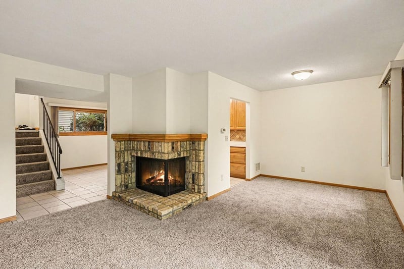 181 River Woods Ln, Burnsville, MN 55337